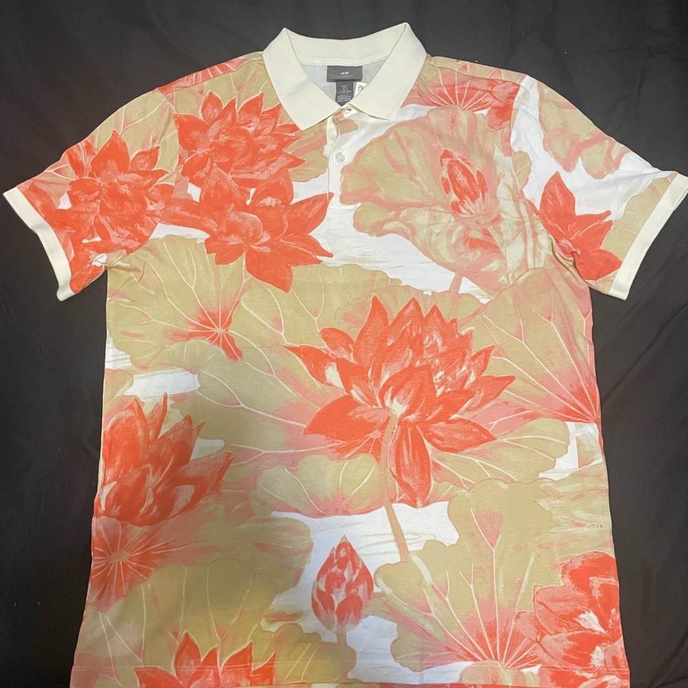 Men’s short sleeve H&M Polo Shirt.